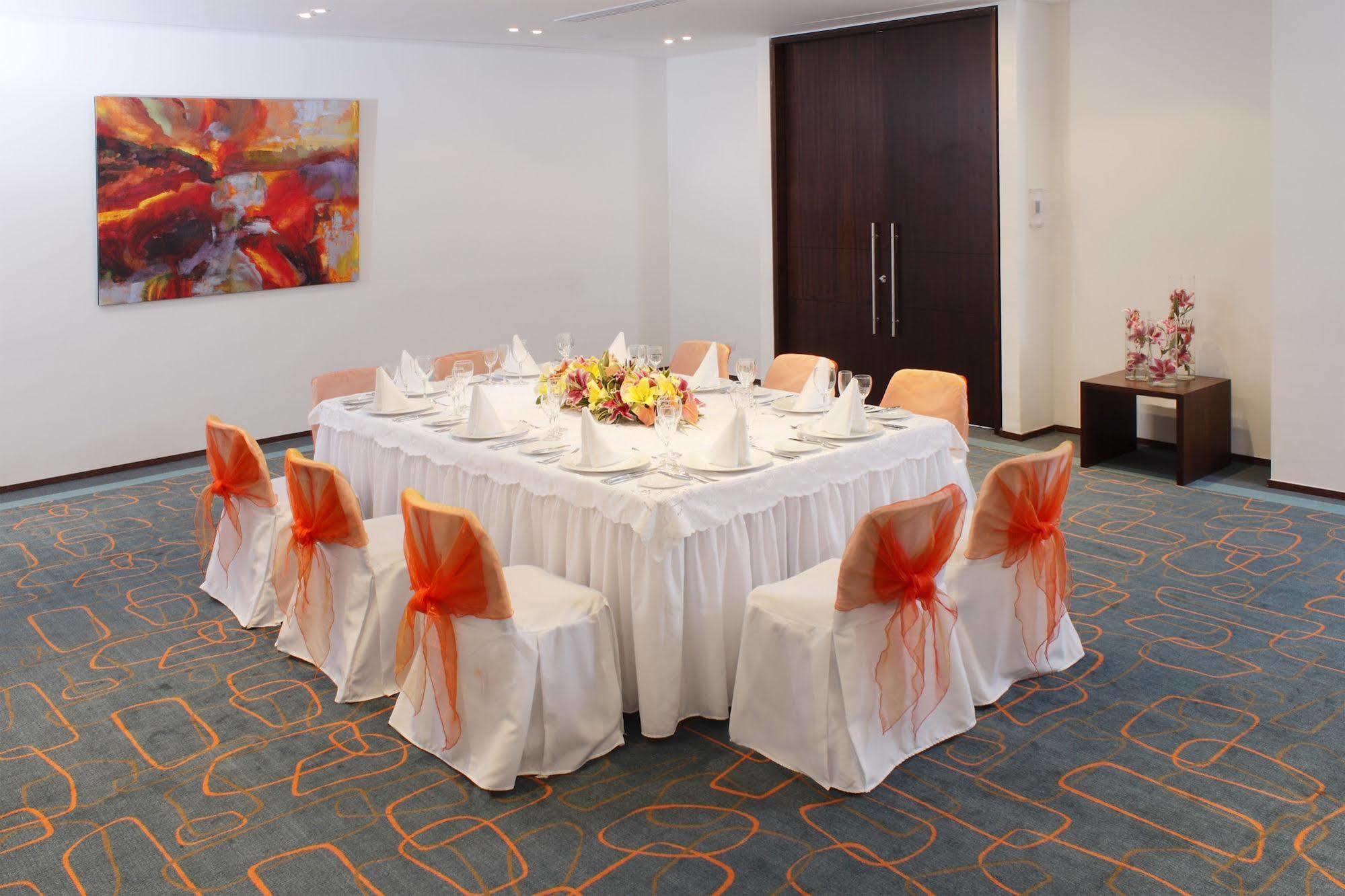 Estelar Alto Prado Barranquilla  Ngoại thất bức ảnh A table set for a formal dinner